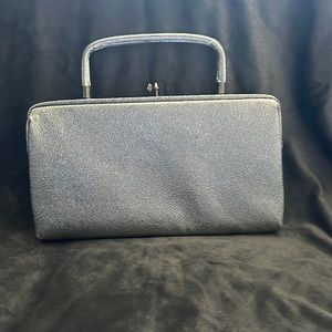 👛 Vintage Silver metallic clutch purse with retractable handle 👛